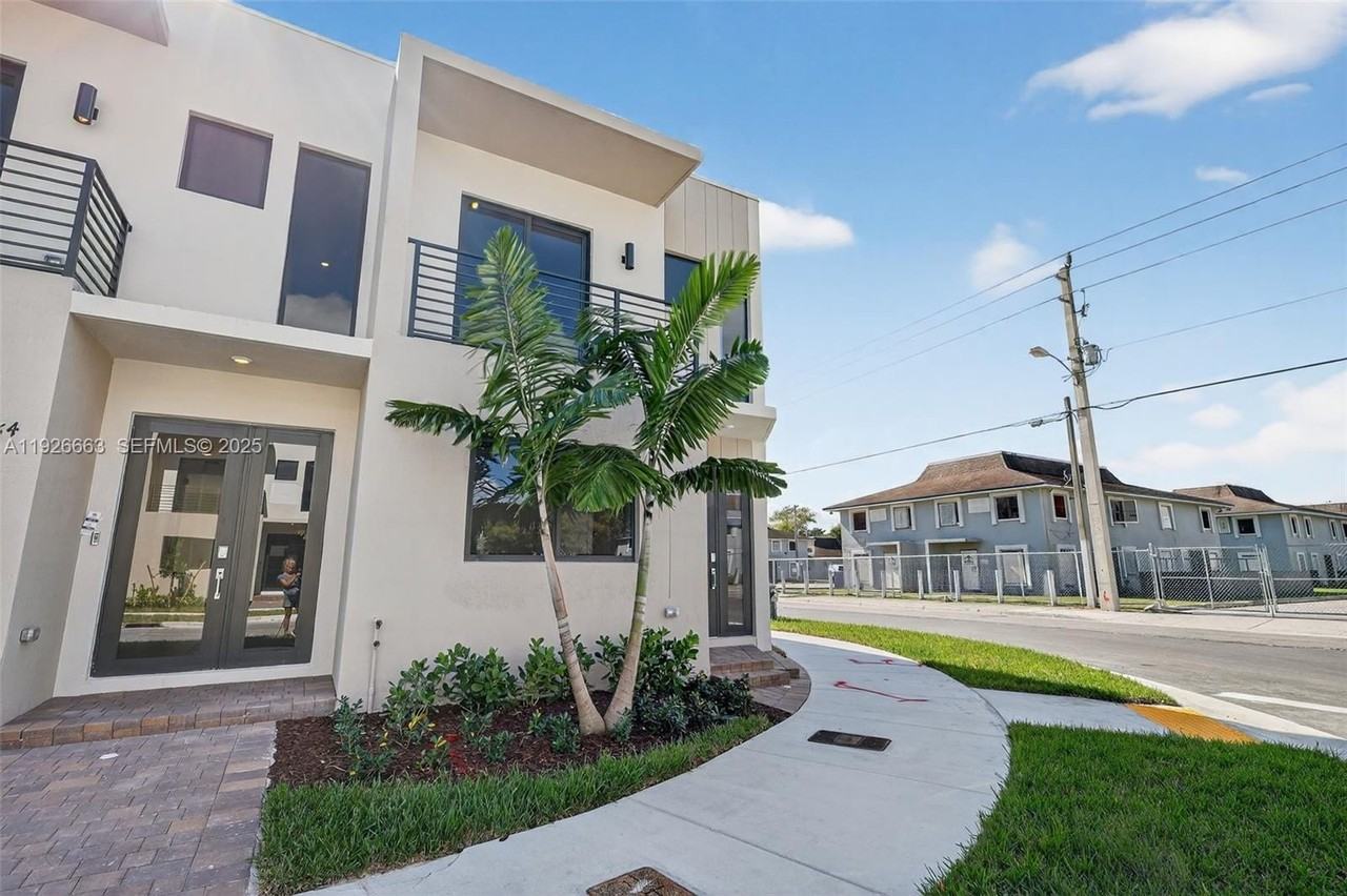 13835 Sw 261st Ter #13835 - Photo 2 of 45