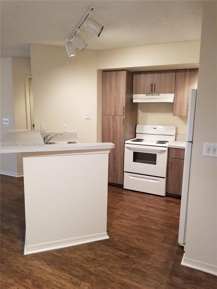 12400 Vista Isles Dr #1414 - Photo 2 of 20