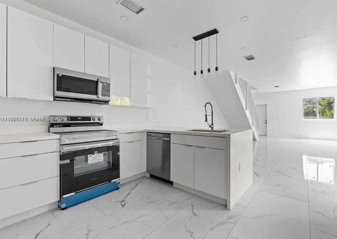 2145 Nw 4th St #2145 - Photo 5 of 13