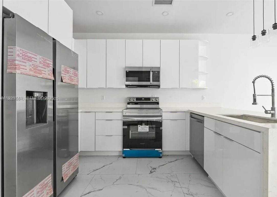 2145 Nw 4th St #2145 - Photo 6 of 13