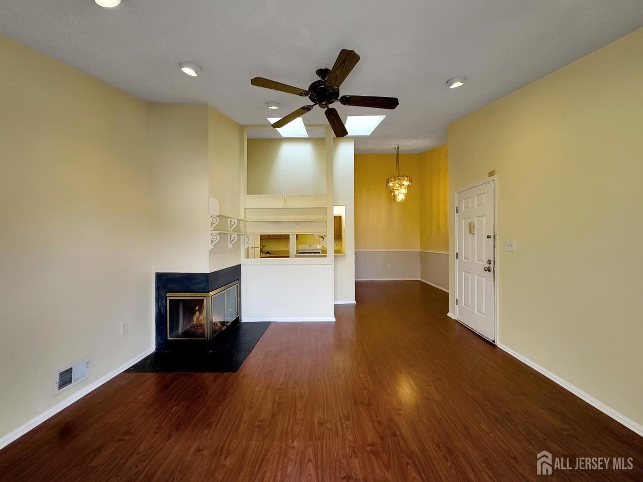 479 Danbury Ln - Photo 2 of 19