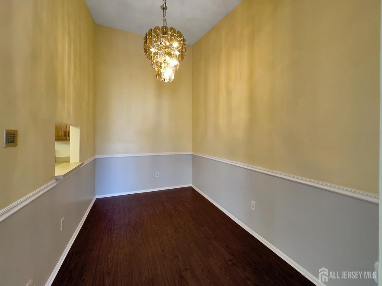 479 Danbury Ln - Photo 7 of 19