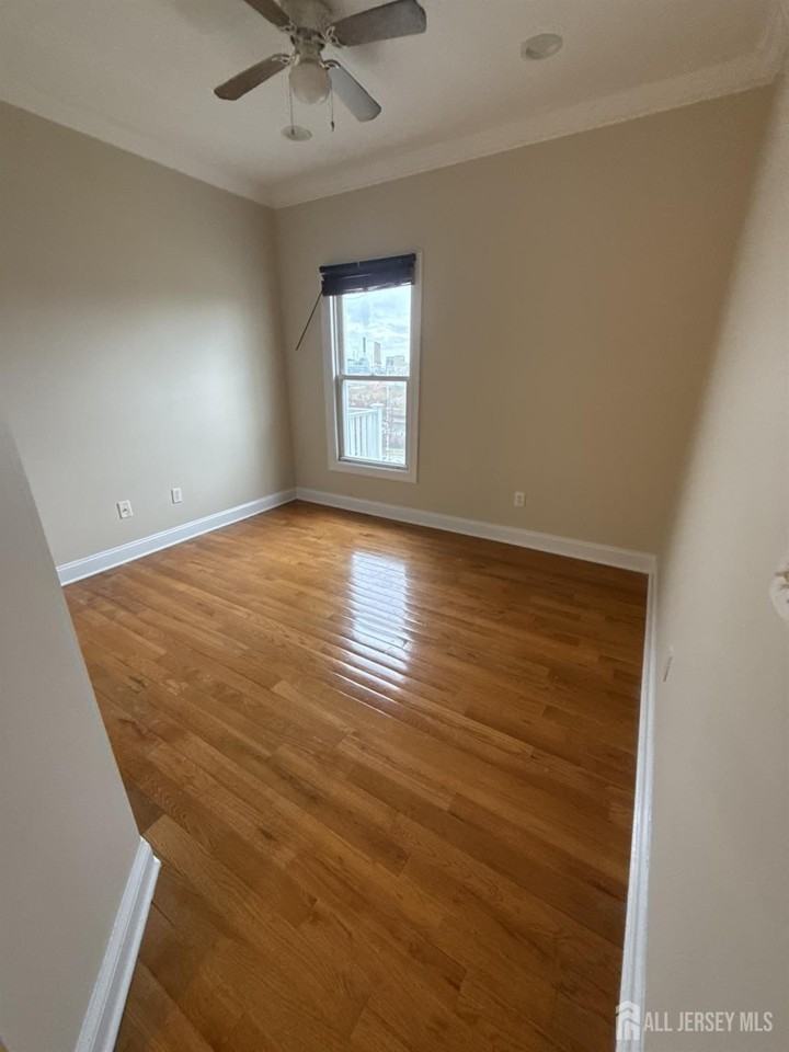 472 Cliff Rd #3 - Photo 3 of 16