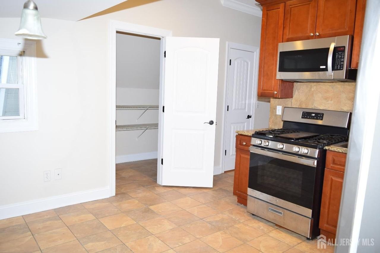 472 Cliff Rd #3 - Photo 5 of 16