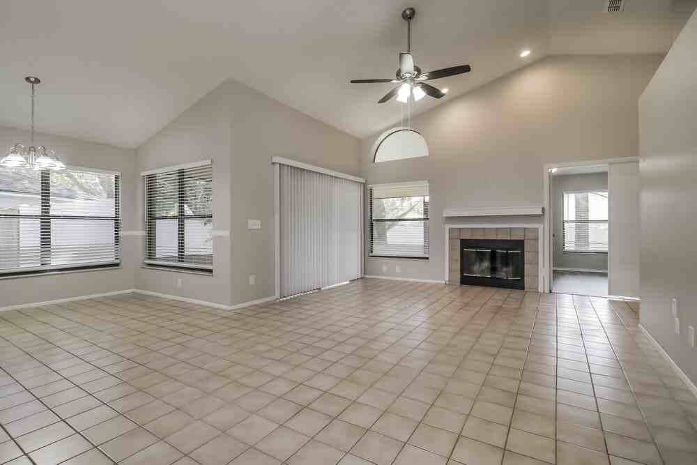 1086 Manigan Ave - Photo 3 of 16