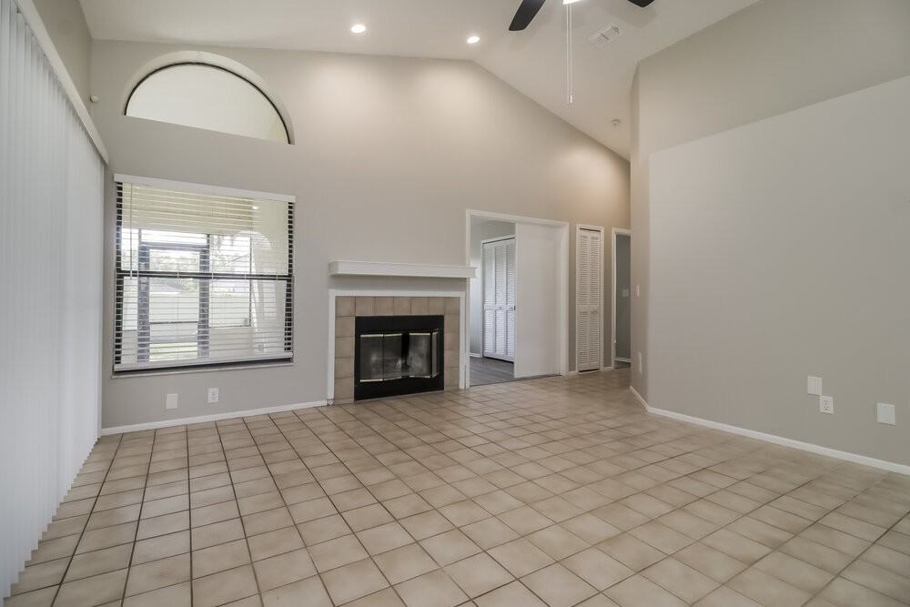 1086 Manigan Ave - Photo 4 of 16