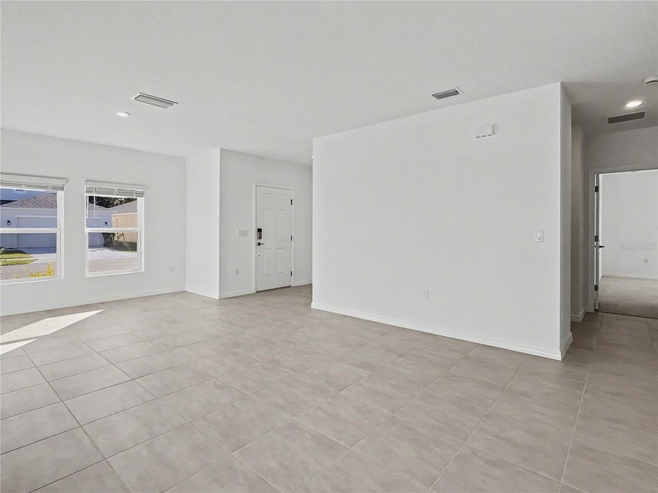 1931 Rosewood Cir - Photo 7 of 30