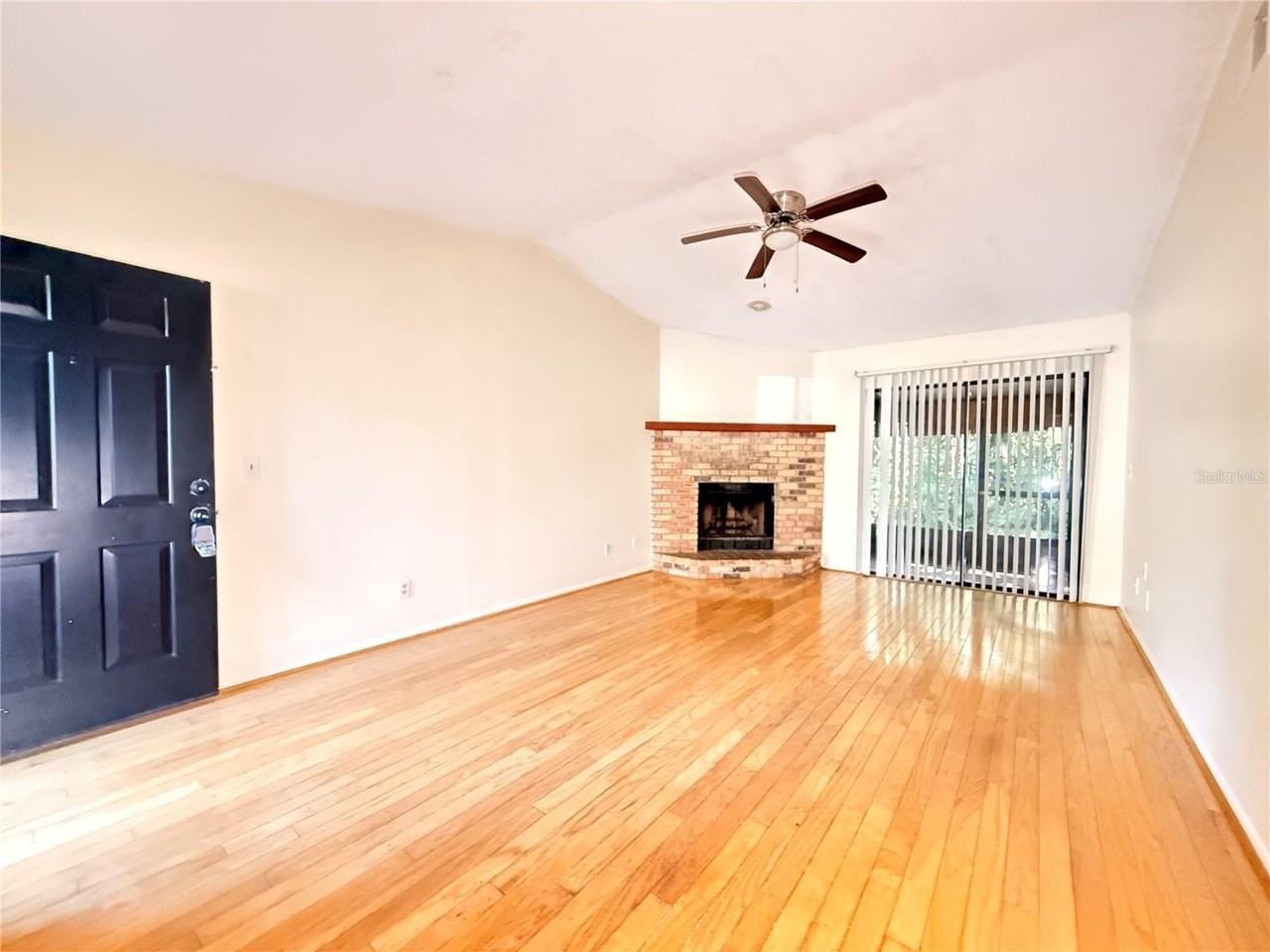 1708 Foxhall Cir - Photo 3 of 13