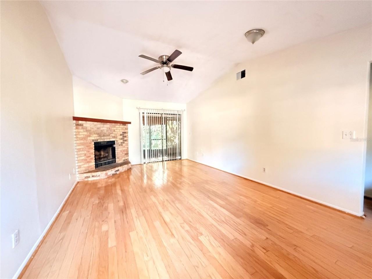 1708 Foxhall Cir - Photo 4 of 13