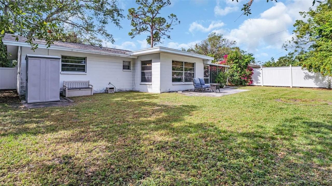 5831 Hillside St - Photo 5 of 26