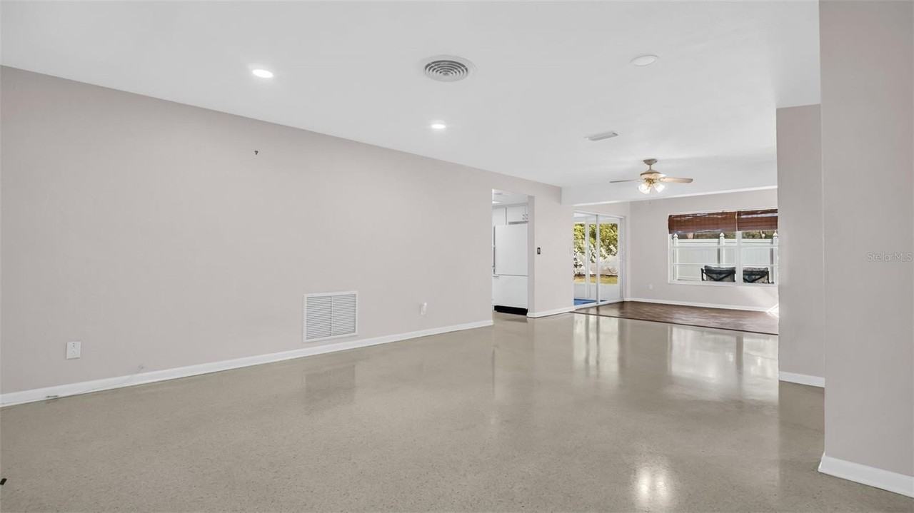 5831 Hillside St - Photo 7 of 26