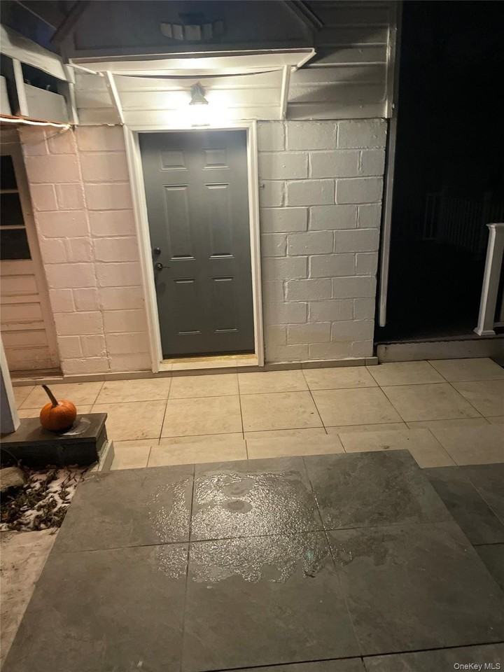 94 Baron De Hirsch - Photo 2 of 9