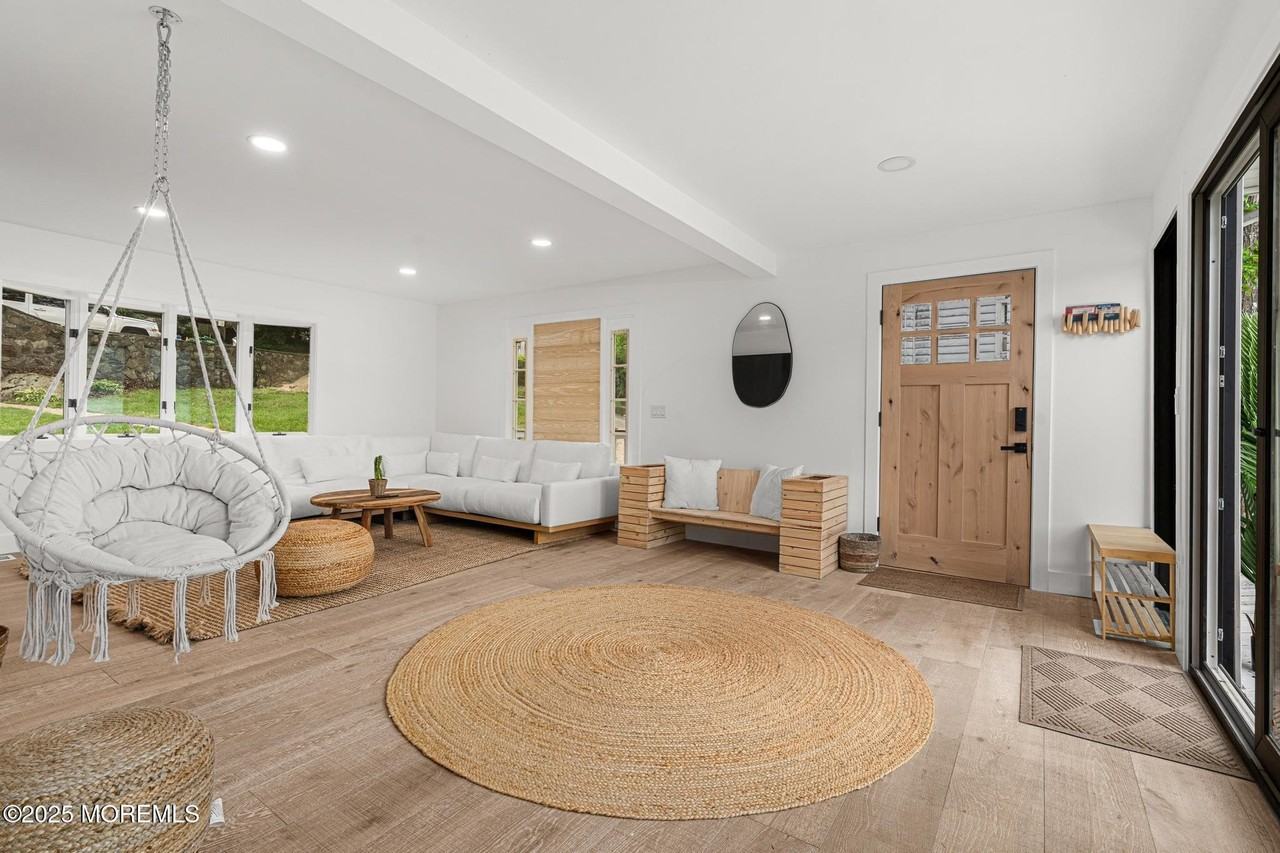 39 Upper Lakeview Ave - Photo 2 of 15