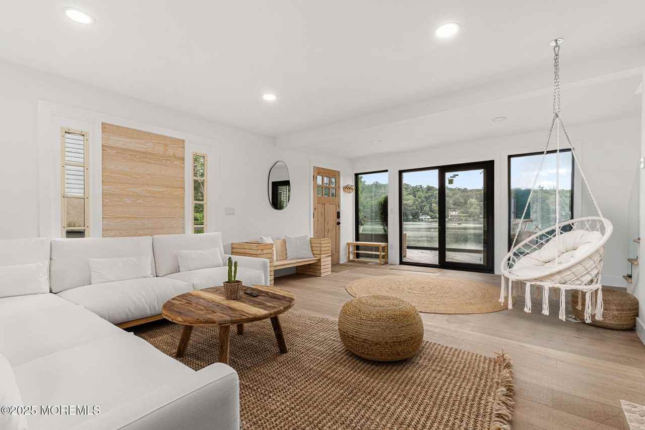 39 Upper Lakeview Ave - Photo 3 of 15