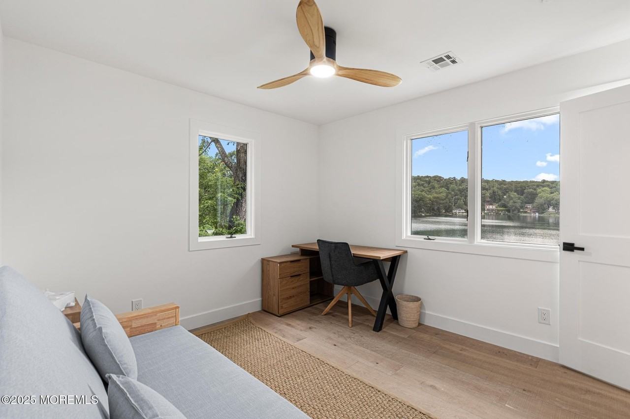 39 Upper Lakeview Ave - Photo 5 of 15