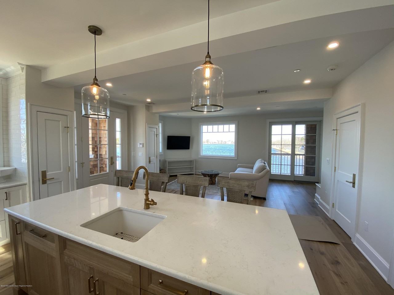 410 Lake Avenue - Photo 3 of 24