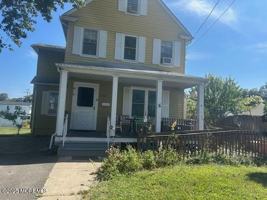 featured image of 1047 Stratton Place