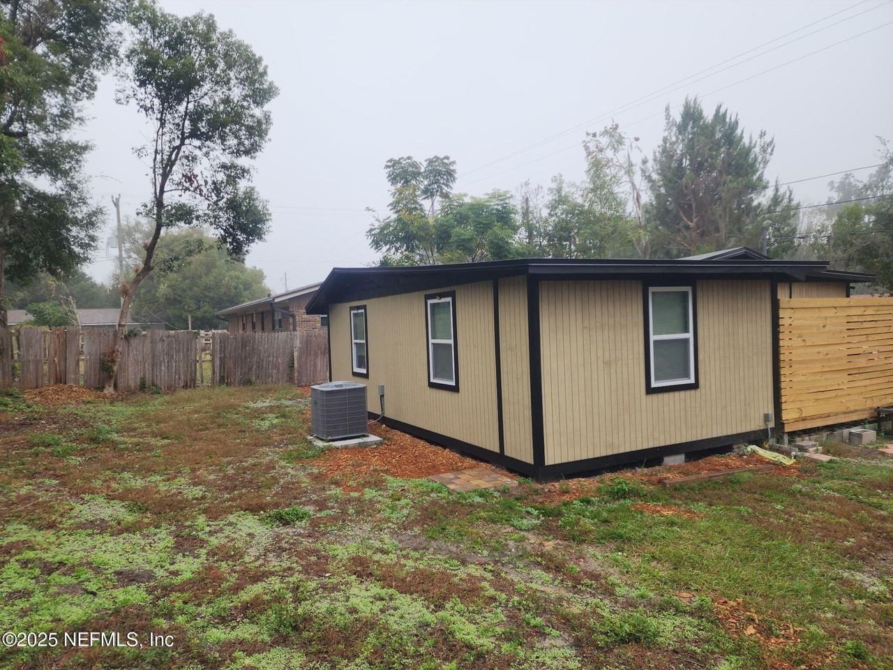 403 S Highland Ave - Photo 2 of 9