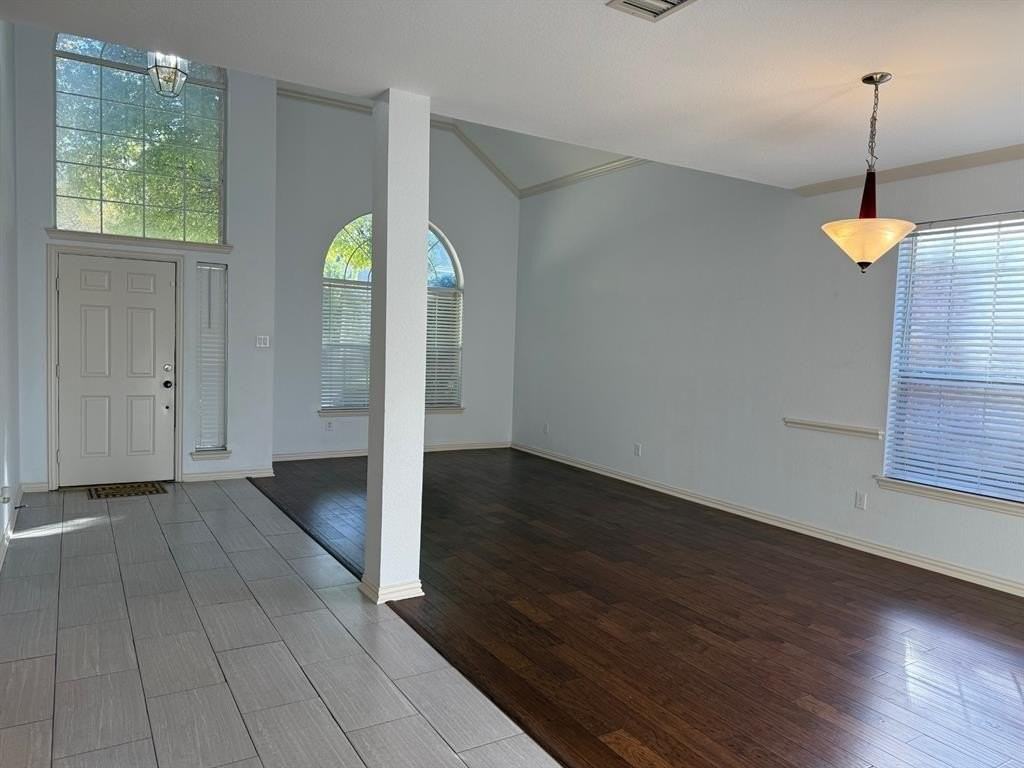 1613 Clarke Springs Drive - Photo 4 of 23