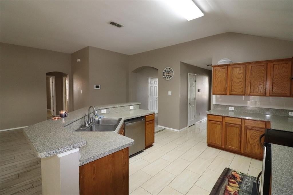 8416 Prairie Wind Trl - Photo 7 of 18