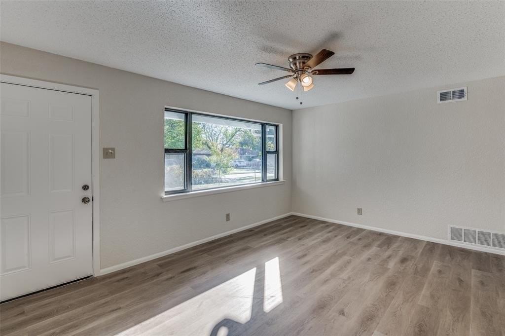 1935 Utica Dr - Photo 4 of 25