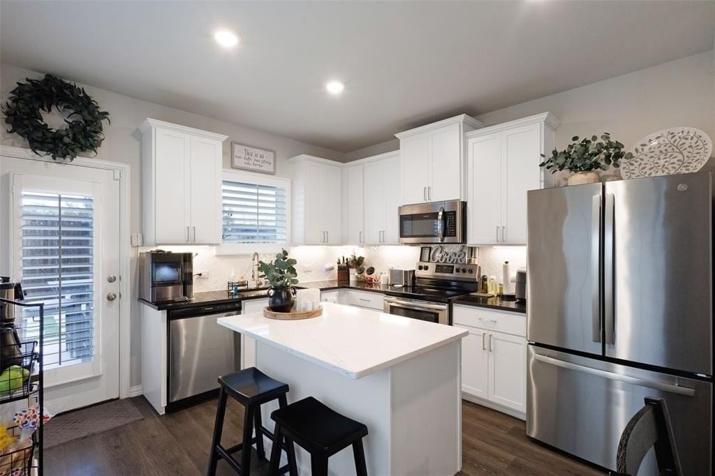 1280 Lamar Dr - Photo 3 of 26