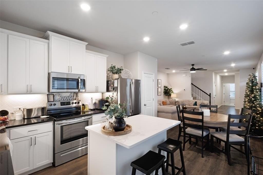 1280 Lamar Dr - Photo 4 of 26