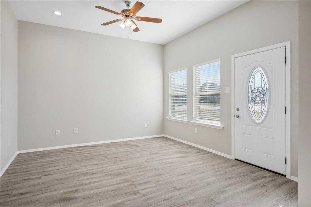 516 Wood Dr - Photo 3 of 12