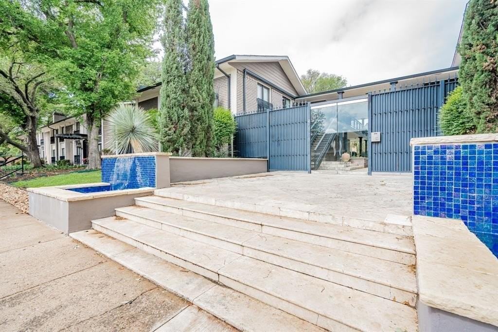 7809 Meadowpark Drive #208