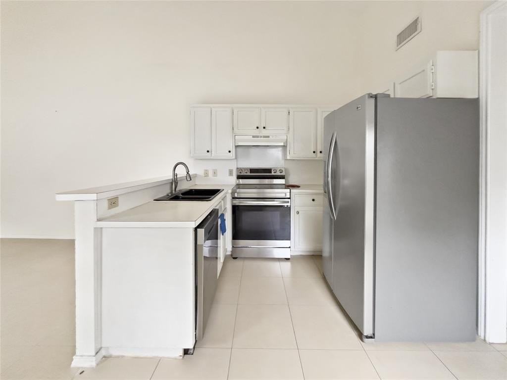 1106 Hollis St #B - Photo 5 of 15