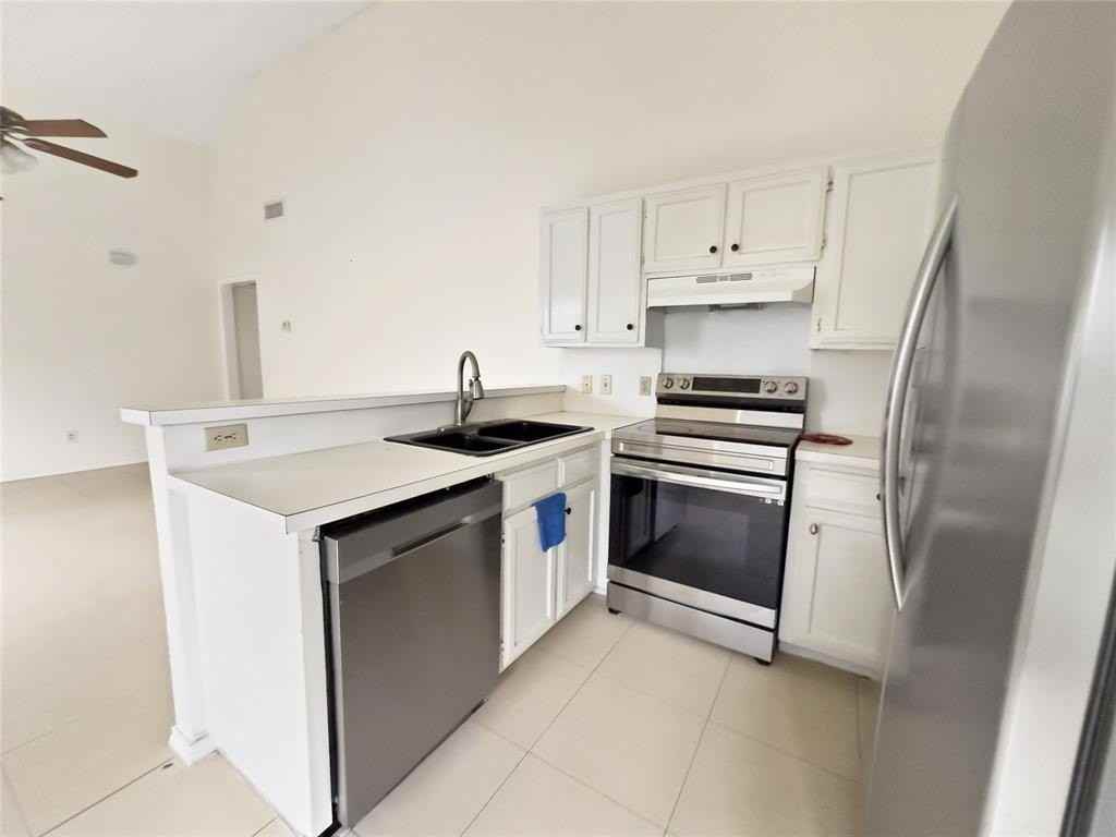 1106 Hollis St #B - Photo 7 of 15