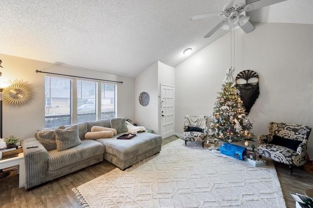 2920 Hilltop Drive - Photo 6 of 32