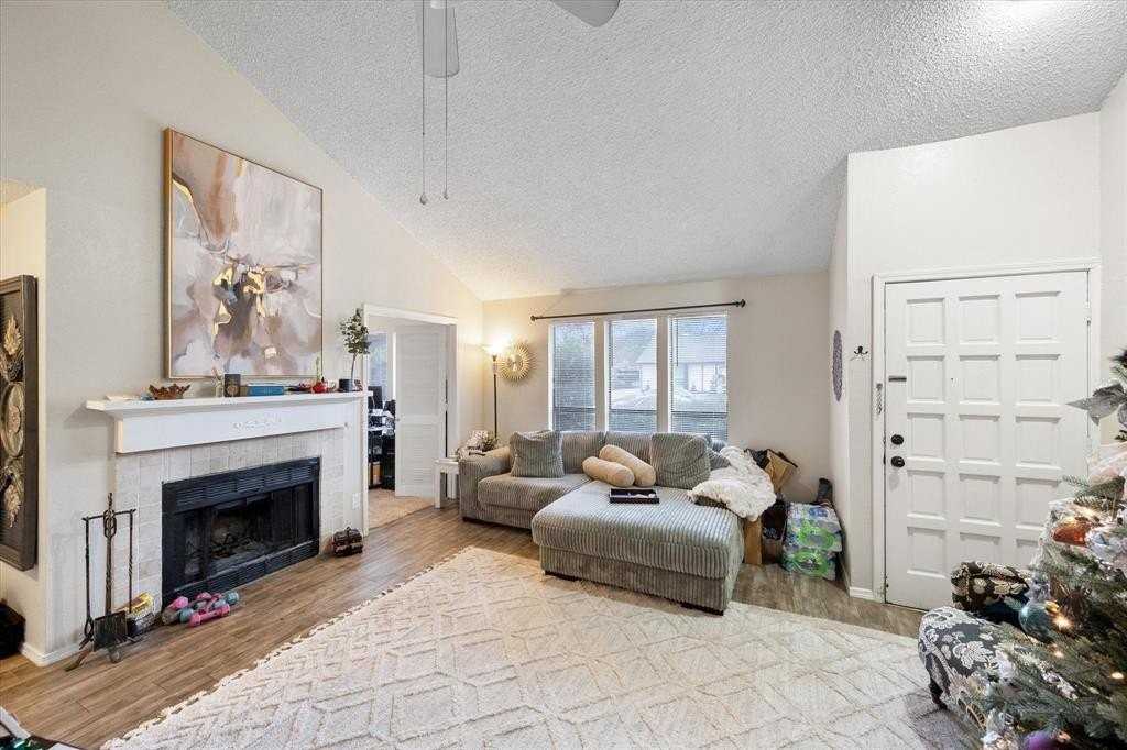 2920 Hilltop Drive - Photo 7 of 32