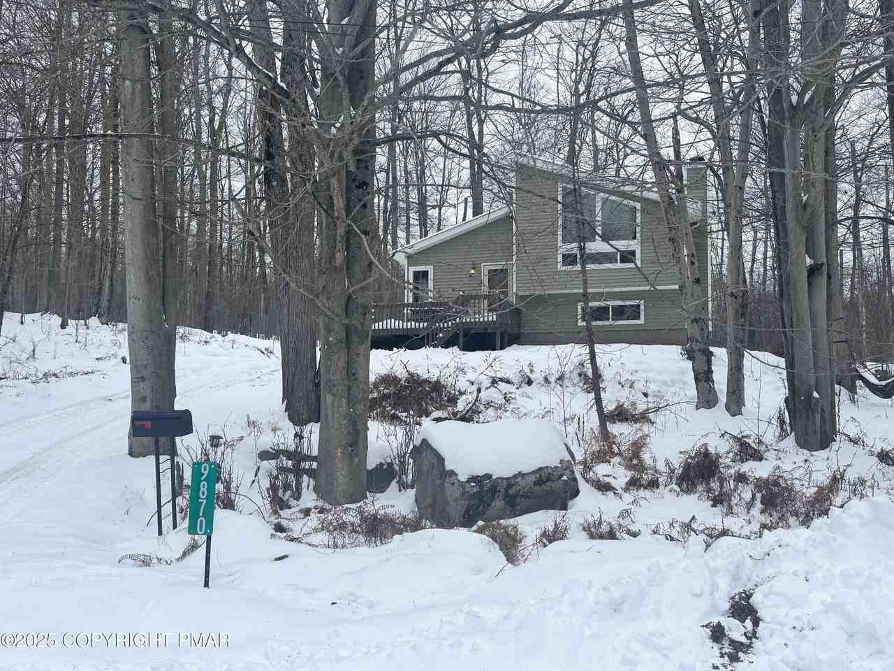 9870 Deerwood Dr - Photo 3 of 18