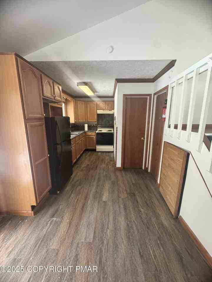 9870 Deerwood Dr - Photo 5 of 18