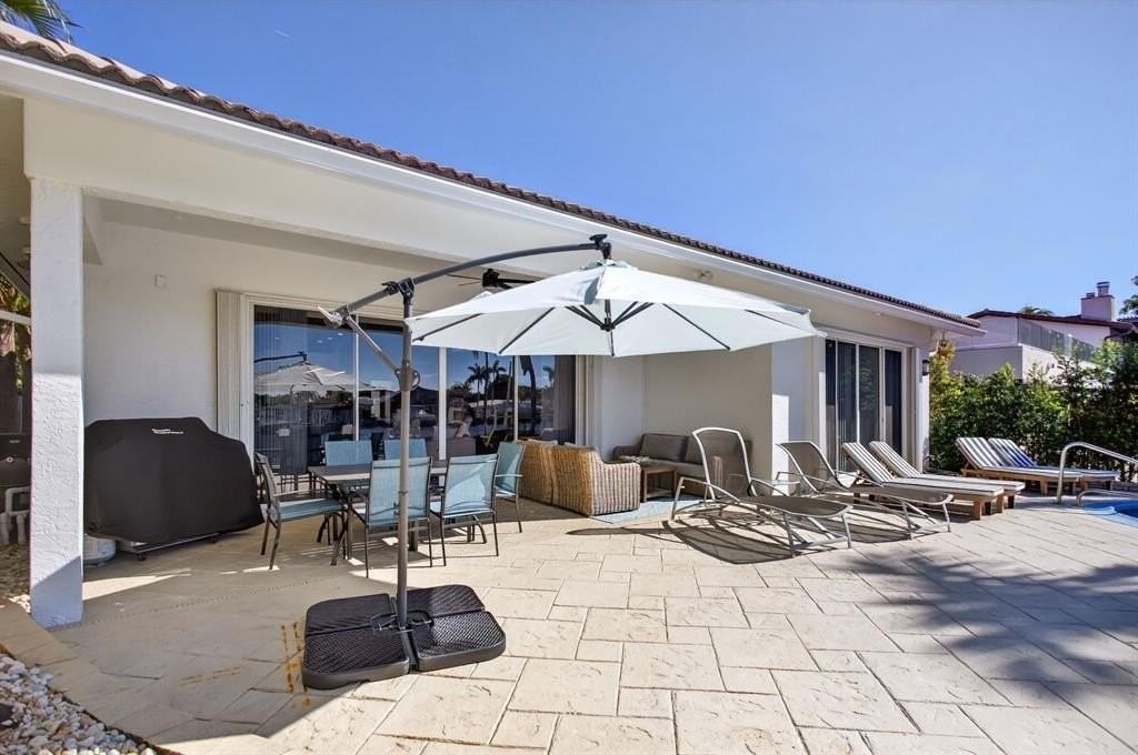 513 S Riverside Dr - Photo 5 of 50