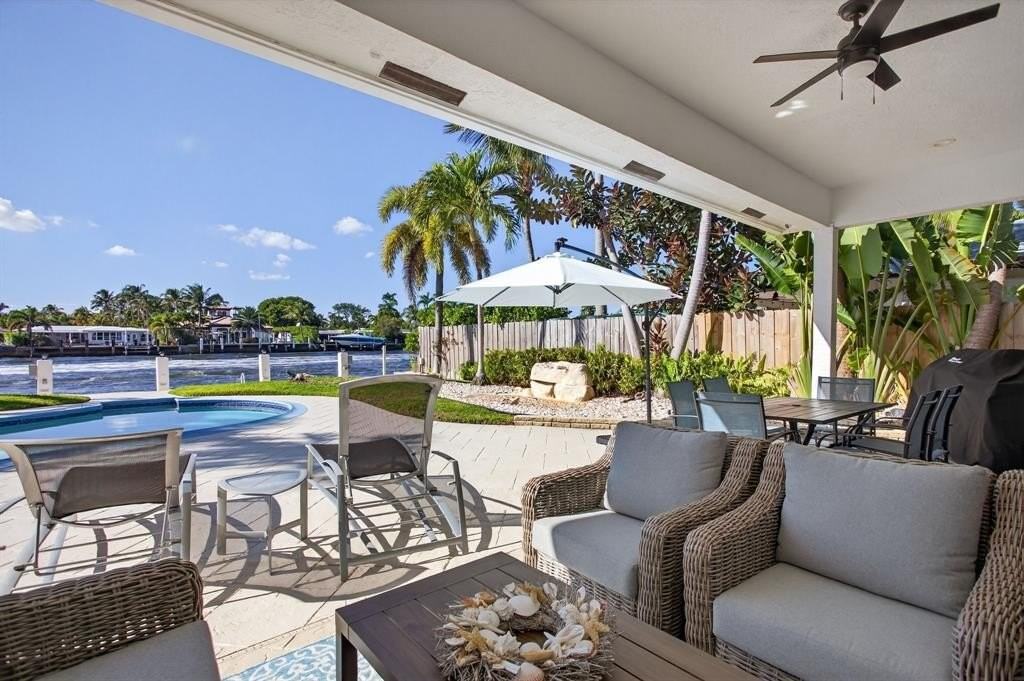 513 S Riverside Dr - Photo 7 of 50