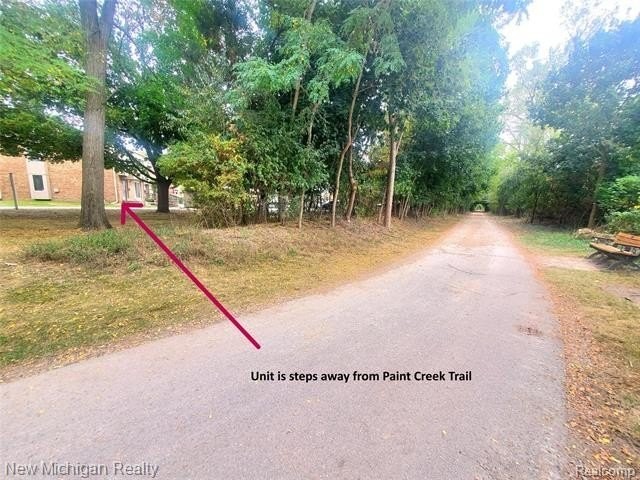 673 Oakbrook W - Photo 3 of 36