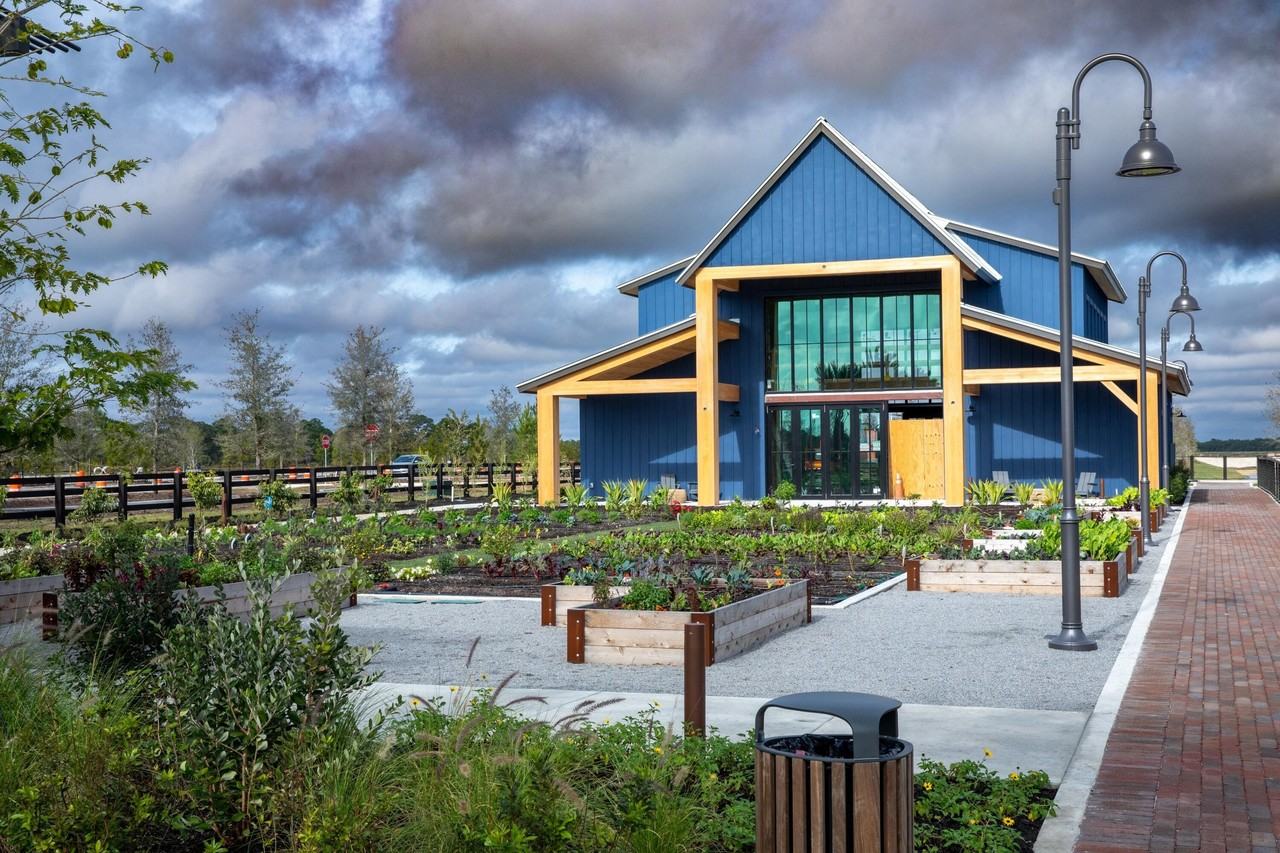 10910 SW Pioneer Pkwy - Photo 3 of 15