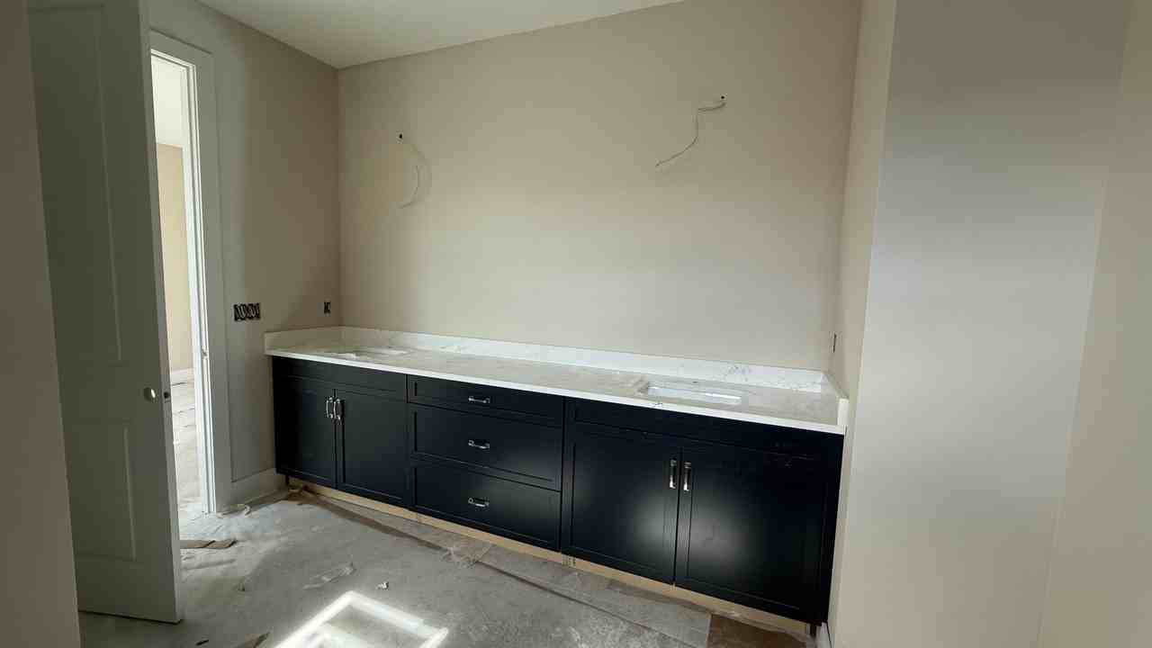 10910 SW Pioneer Pkwy - Photo 7 of 15