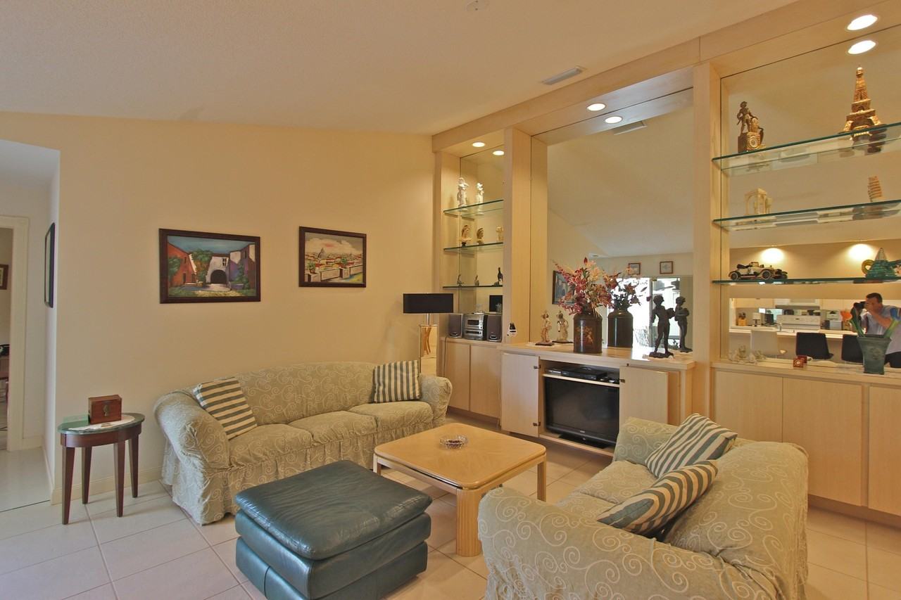 10201 Chapman Oak Court - Photo 5 of 22