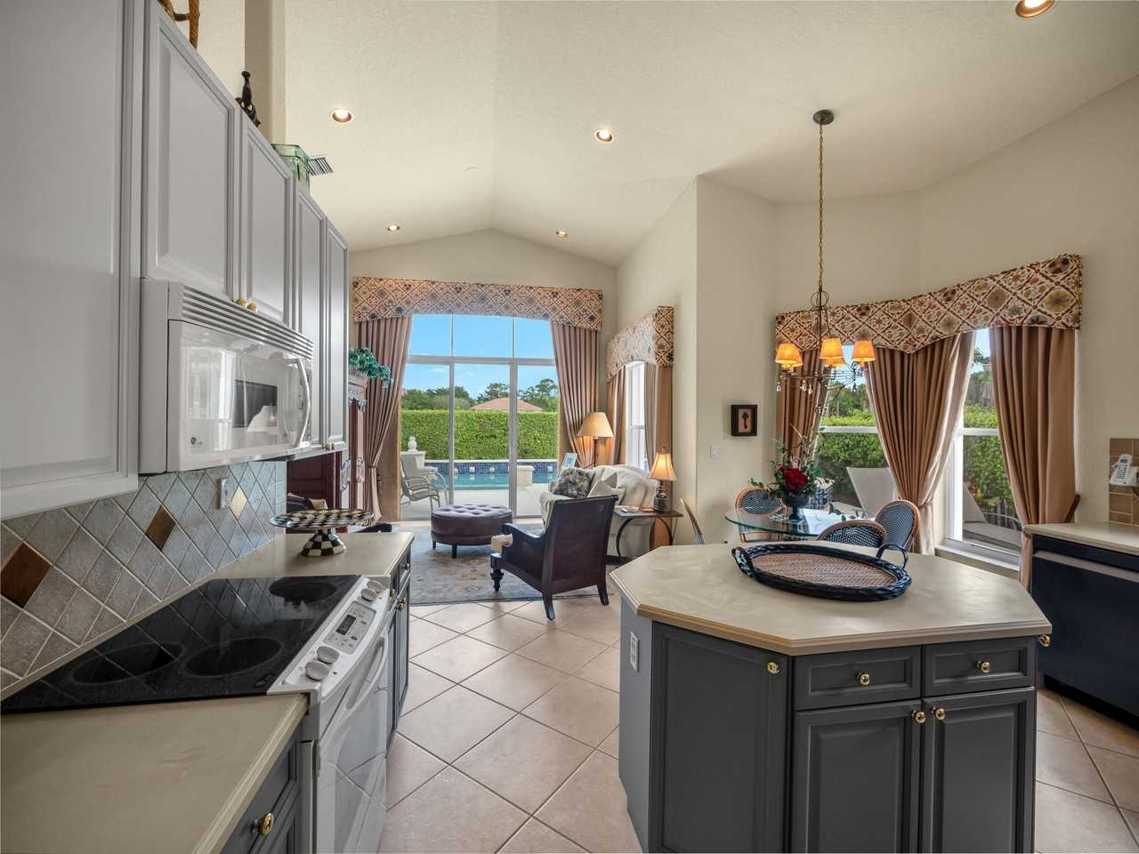 8282 Spyglass Drive - Photo 6 of 22