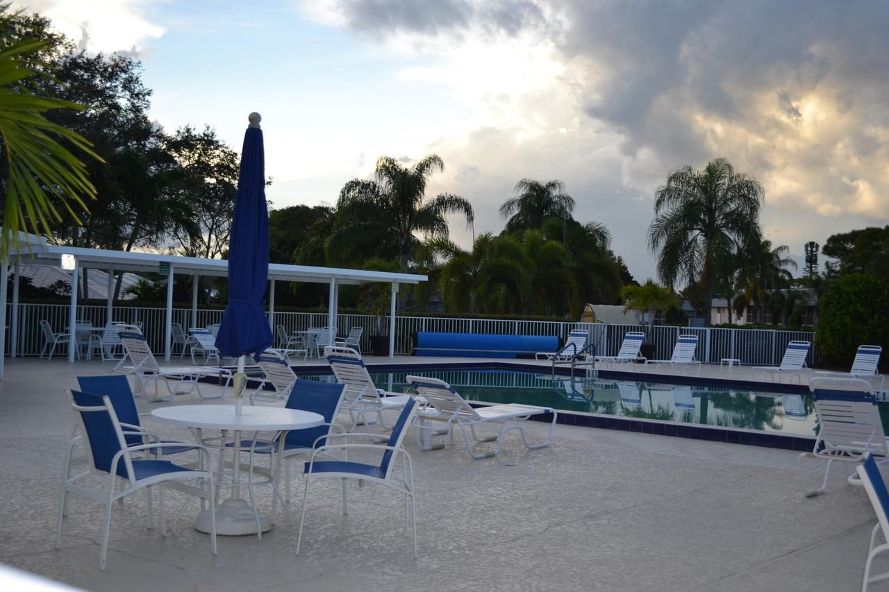 18081 Southeast Country Club Drive - Photo 3 of 39