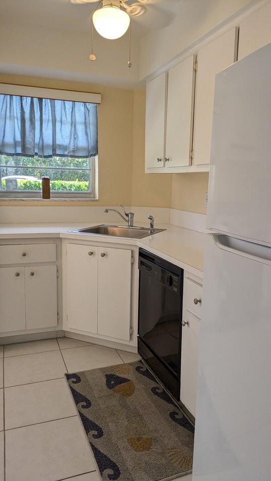 18081 Southeast Country Club Drive - Photo 7 of 39