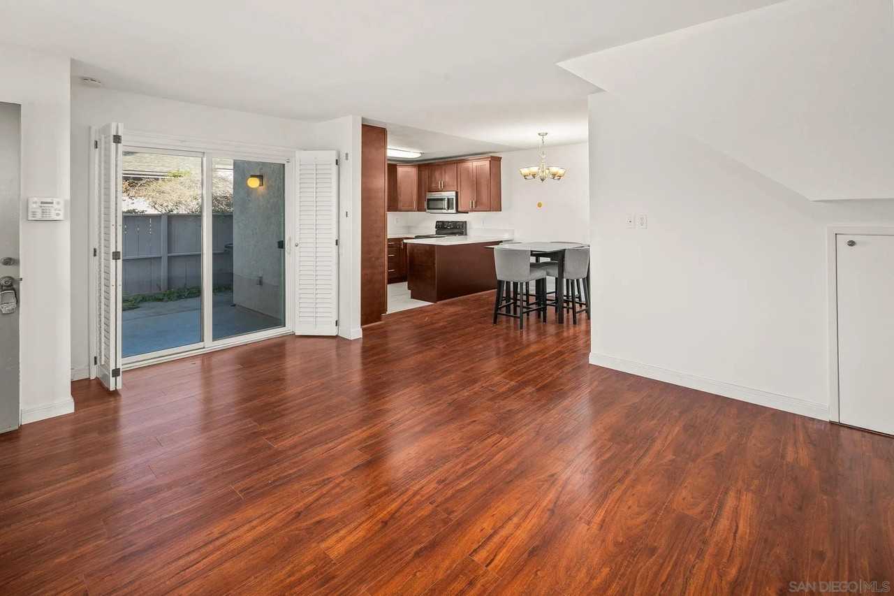 9679 Easter Way - Photo 5 of 28