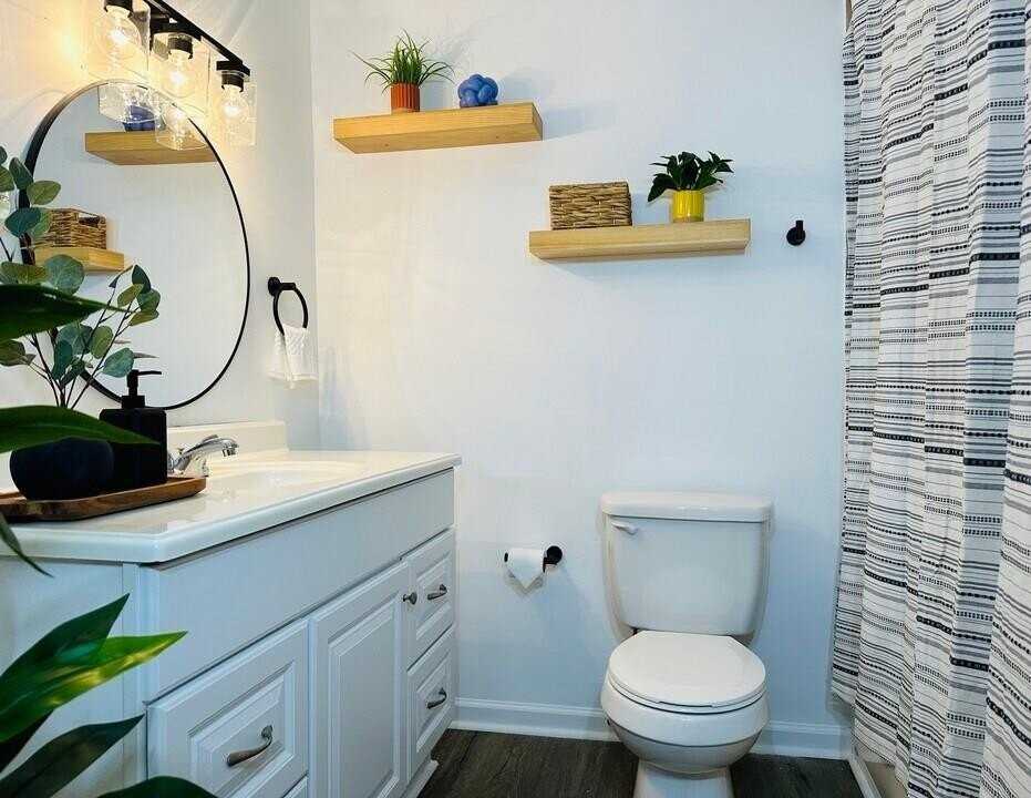 4936 S Lakewood Dr - Photo 3 of 6