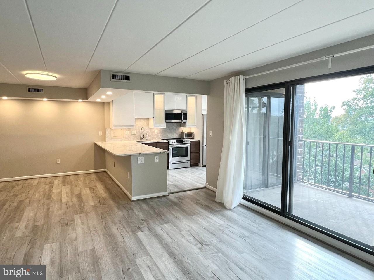 118 Roberts Ln Apt 300 #300 - Photo 4 of 46