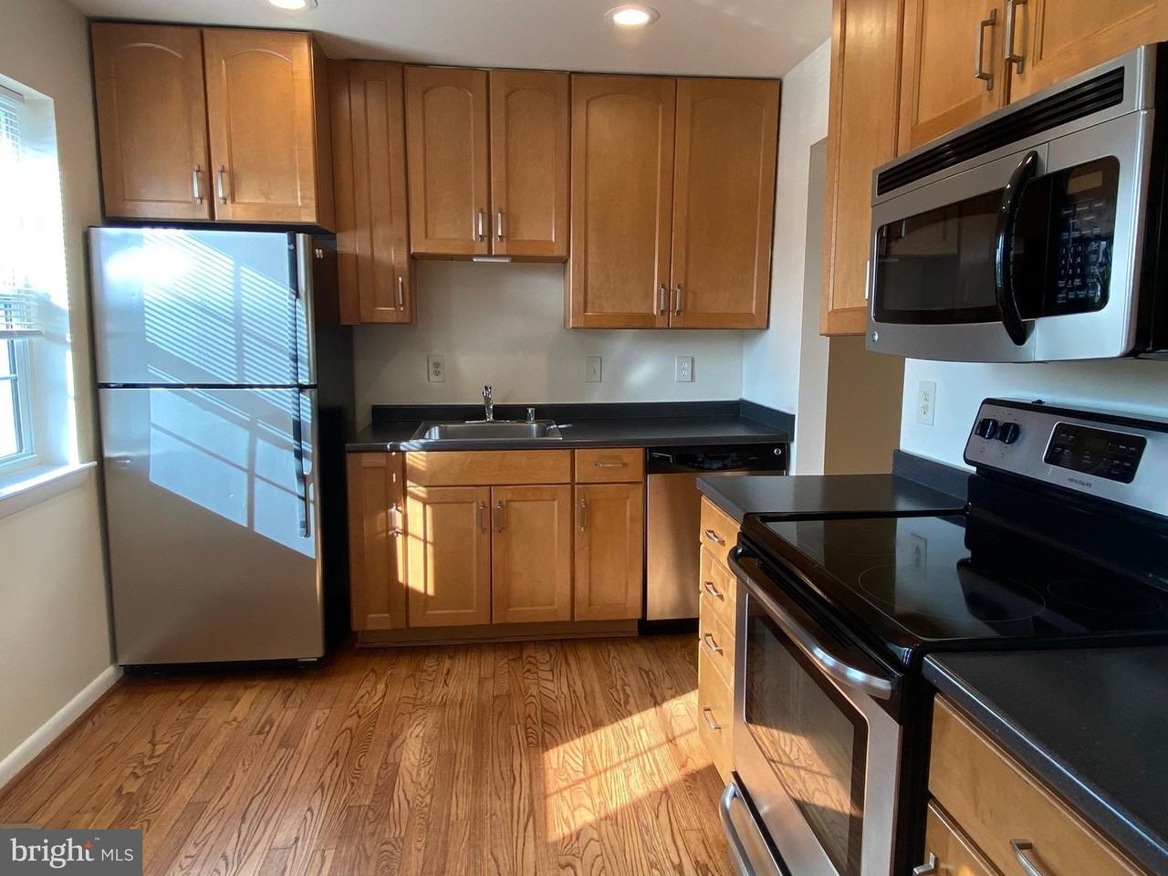 7432 Pohick Road - Photo 2 of 27