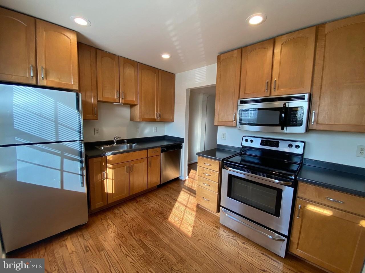 7432 Pohick Road - Photo 3 of 27