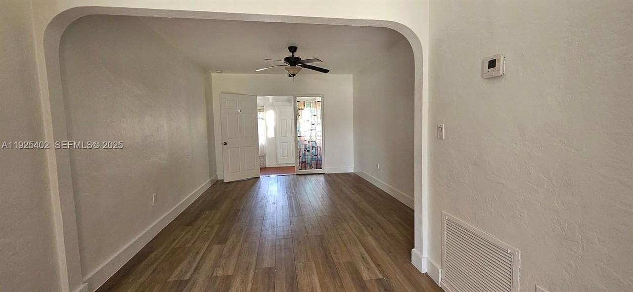 1840 Roosevelt St #1-2 - Photo 3 of 8